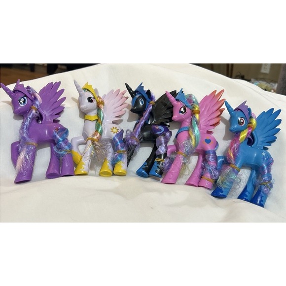 My Little Pony G4 Friendship Is Magic Featuring Nightmare Moon Luna & Friends - Picture 2 of 9